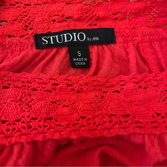 Studio by JPR bright coral bell sleeve V-neck flowy cotton blouse. Women’s Small - Picture 4 of 6